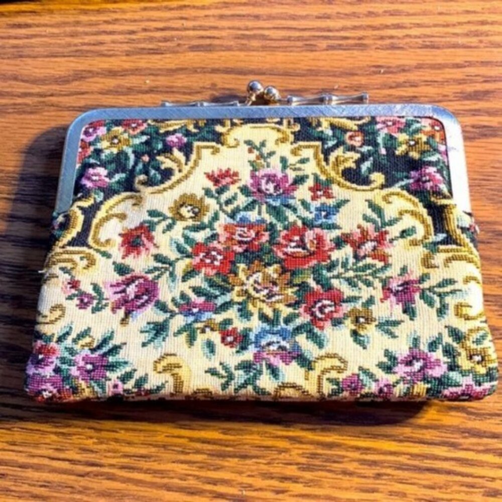 Small Vintage petit point kiss lock clutch bag